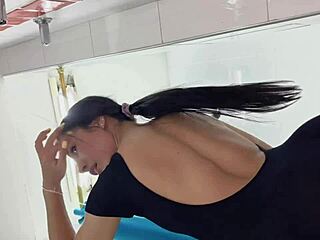 sexy chica squirts intensely in gym bathroom