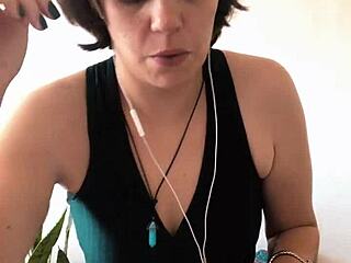 learn german with curvy european milf in intriguing sfw session