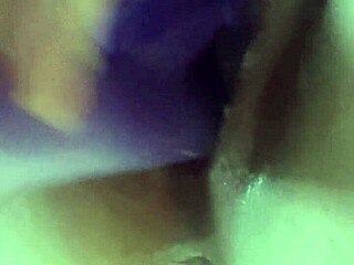 Morgendlicher Fick nach Creampie mit Dildo in nasser Pussy. Solo Toys Action in German Web Chat.