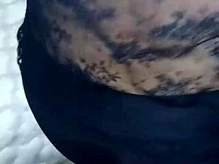 I spot this mature lady with a big ass in shiny spandex