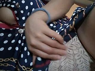 My office buddy's girlfriend wants to fulfill a fetish and touches herself sexily at work 1 😏