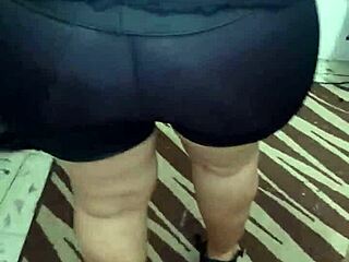 I spot this mature lady with a big ass in shiny spandex