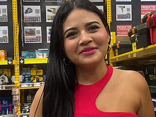 i'm a divorced porn actress hunting a warehouse worker to fuck hard