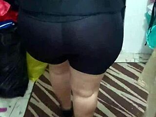 I spot this mature lady with a big ass in shiny spandex