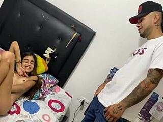 Me excito como mi hermanastra se masturba su co�o bien peque�o y apretado... big natural tits blonde big ass homemade first time tattoo 😏