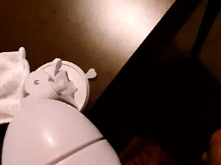 she tried a pussy toy for the first time in a casual solo session