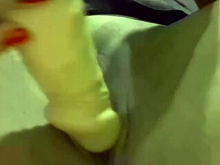 pendeja rellenita putita manda videos de masturbación con dildo?