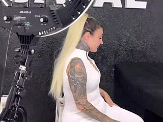 tattoo artist licks client ass till she squirts on machine 😩💦