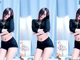 Korean girl dancing cutely!