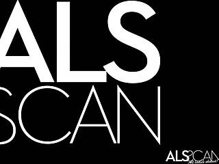 petite latina fingers wet pussy chats dirty to cam 😘🔥