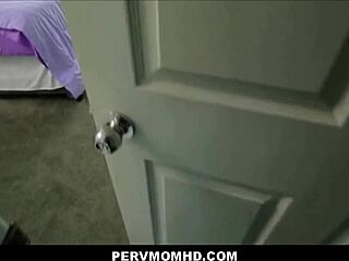 Skinny Stepmom Blaire Johnson Seduces Stepson Joshua Lewis for Creampie POV?