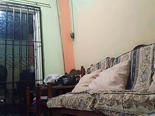 madrastra bbw con culo gordo se masturba en sofa... quiieres verla? 😏