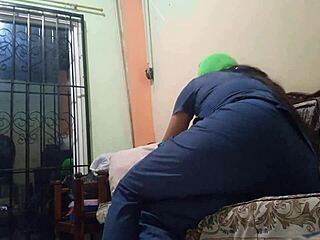 madrastra bbw con culo gordo se masturba en sofa... quiieres verla? 😏