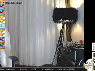 Join Guo Mini for Chinese web chat fun 📱😊