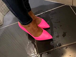 Desperate Jeans Pee Leads To Ass Soaking And My Hungry Blowjob Craving?