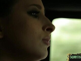 Smuk lesbisk trio sluker fisse til sprøjtende eksplosion!