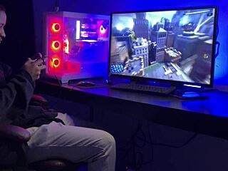 mi esposa compite contra spider-man... handjob pierde todo lol