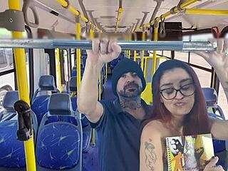 estudante de minissaia fudida por estranho no onibus 😈🍑🚌