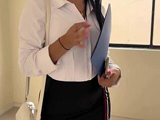 Novice Realtor Fucks Client Doggystyle For First Sale