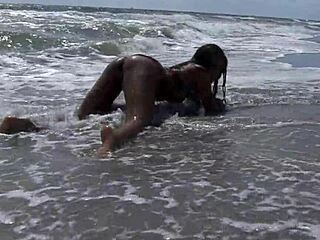 god i love waving this dildo in ebony pussy on florida beach...