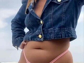 L'ai laissé dur juste pour que je l'attrape et sente cette taille énorme