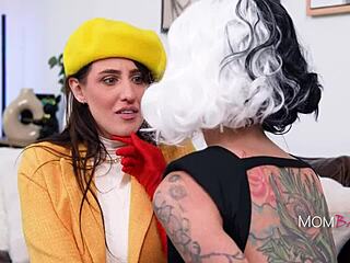 charlie valentine seduces aubree... milf muff dive scissor