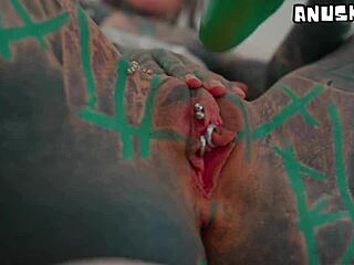 Dread girl toys her wet pussy! 🔥🍆