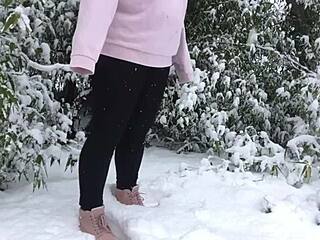 you ever fuck outdoors in snow with your fat bbw girlfriend bent over in leggings?