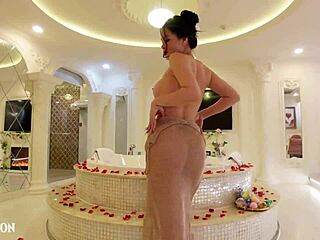 Las Vegas Step Mom Jacuzzi Fuck After Wild Trip