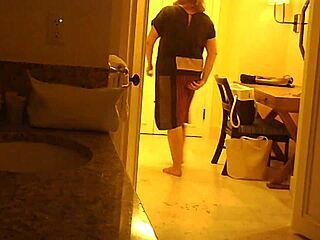 Hidden Cam Ngintip MILF Dewasa Mandi Tanpa Tahu