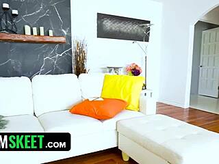 babysitter crushing hard on boss rides him cowgirl 😘🍑 deepthroat fun!