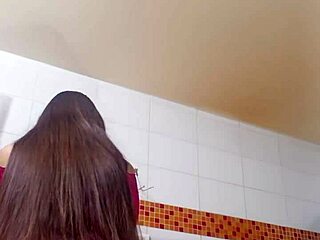 ¡Ay, huge cameltoe latina tia masturbates wet pussy in leggings for stepson!