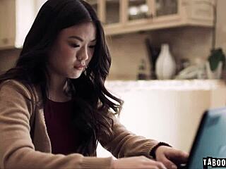 Wow, lulu chu and slimthick vic lick and finger to super sexy orgasms!