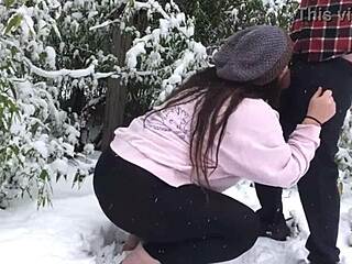 you ever fuck outdoors in snow with your fat bbw girlfriend bent over in leggings?