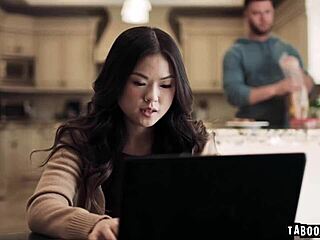 Wow, lulu chu and slimthick vic lick and finger to super sexy orgasms!