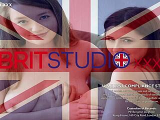 Păsărică britanică cu ochi albaștri 18+ studentă JOI în uniformă, instrucțiuni de tras pula pentru vecini