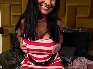 Chubby bbw fingers hairy wet pussy clit till orgasm homemade solo