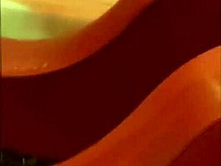 Zašto ova kučka iznajmljuje hotele da se jebe u rublju cele noći?