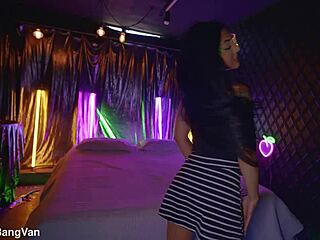 skinny teen fist fucked to squirting orgasm 😩