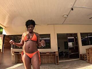 pool fun... flower tu daddy licks juicy ebony pussy 💦👅