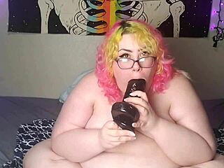 shoving giant dildo deep into my fat ass 😈🍑