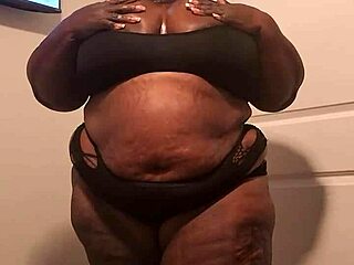 judybooty7 shakes massive bbw ass and flashes big tits everywhere