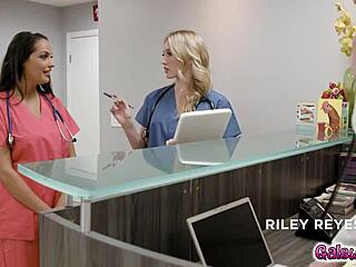 Sofi Ryan and Riley Reyes Lick Pussies Wildly