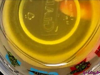 watch me collect my warm pee for your goddess worship 🥵🚽