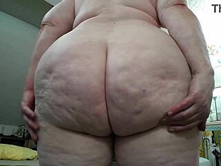 Dawnskye's massive ass shakes in worship video 1106