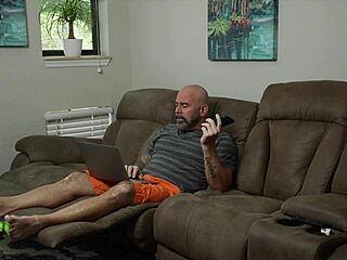 Gratis ghostface MILF gir slørete halloween-runke i lingerie