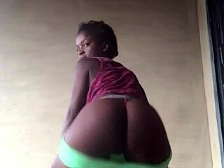 i can't stop shaking my huge ass outdoors—it's too damn sexy!