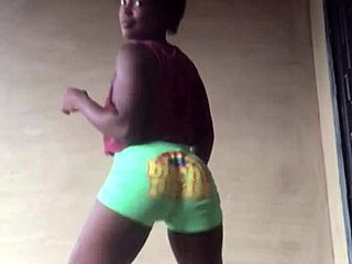 i can't stop shaking my huge ass outdoors—it's too damn sexy!