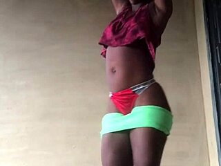 i can't stop shaking my huge ass outdoors—it's too damn sexy!