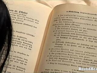 i love mistress fingering my pussy while i lick